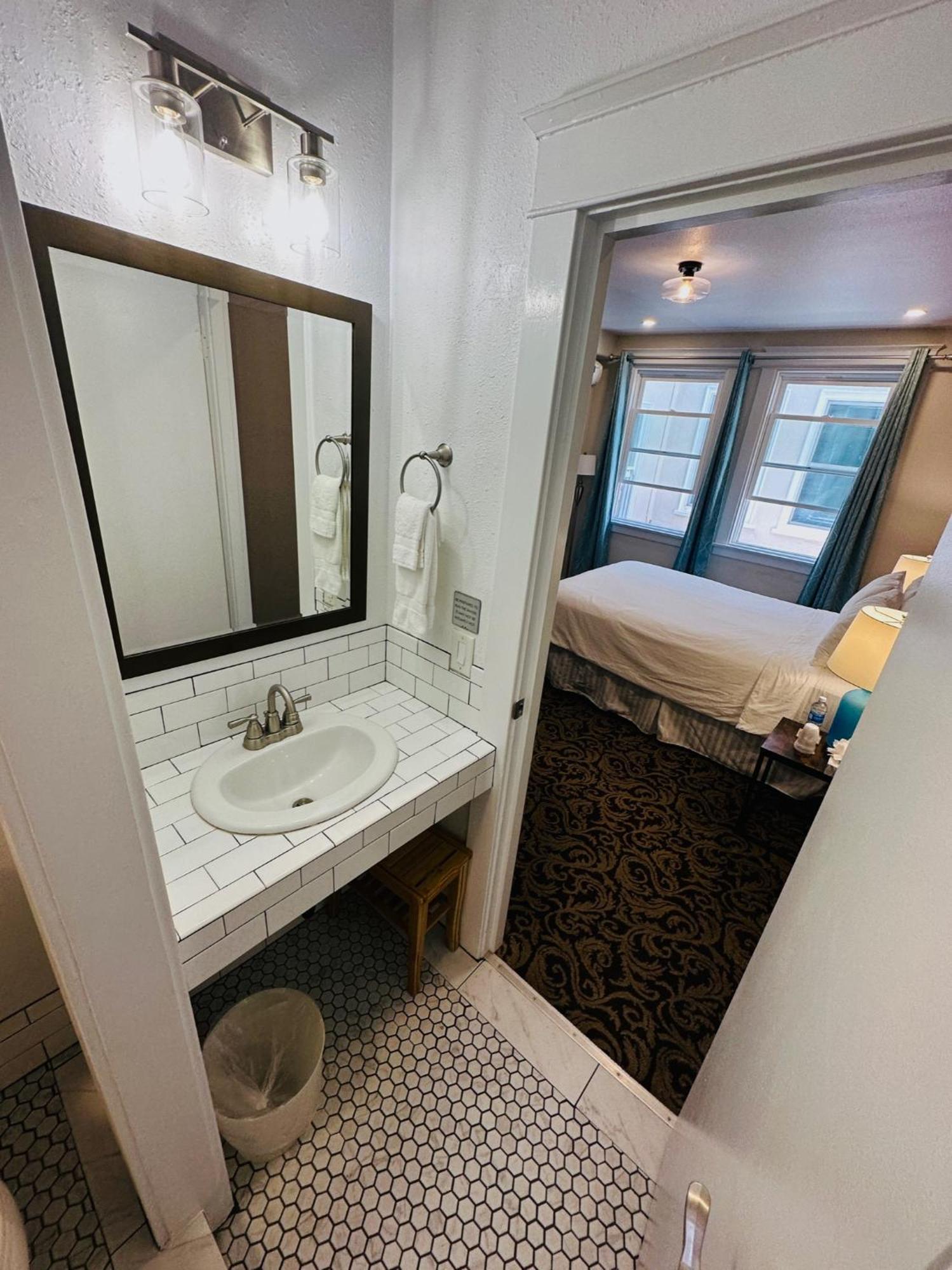 The Edgewater Hotel Avalon Eksteriør billede